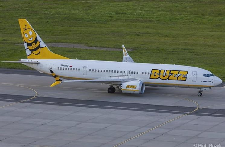 Boeing 737-800 i 737-8200